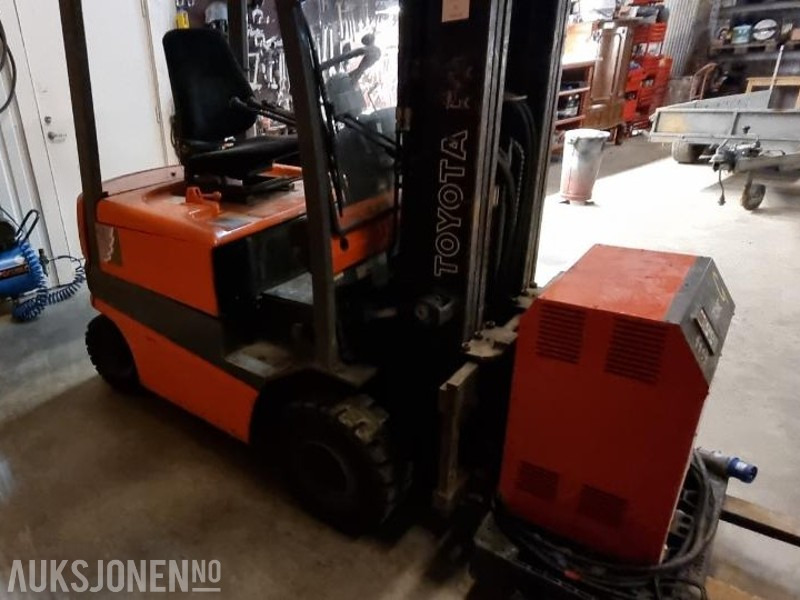 1997 Toyota Truck FBMF16 - Empilhador telescópico: foto 2 1997 Toyota Truck FBMF16 - Empilhador telescópico: foto 2