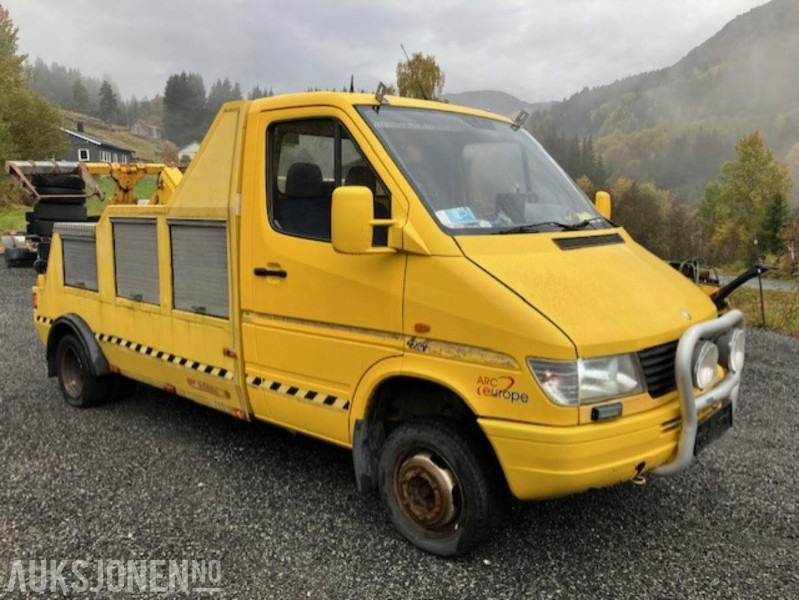 1999 Mercedes-Benz Sprinter 412 4x4 Redningsbil med briller og vinsj - Carro de bombeiro: foto 3 1999 Mercedes-Benz Sprinter 412 4x4 Redningsbil med briller og vinsj - Carro de bombeiro: foto 3