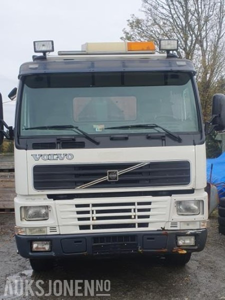 2000 Volvo FM-12 MED KASSE OG MASKINFLAK - Camião polibenne: foto 2 2000 Volvo FM-12 MED KASSE OG MASKINFLAK - Camião polibenne: foto 2