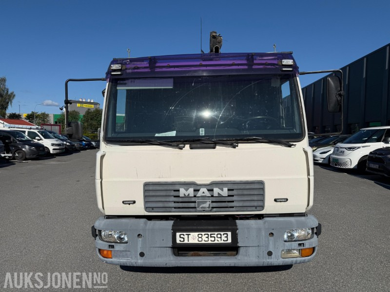 2003 MAN LE 12.200 KRANBIL, HIAB 066 B-2, RADIOSTYRING, SKAP, HENGERFESTE - Camião grua: foto 2 2003 MAN LE 12.200 KRANBIL, HIAB 066 B-2, RADIOSTYRING, SKAP, HENGERFESTE - Camião grua: foto 2