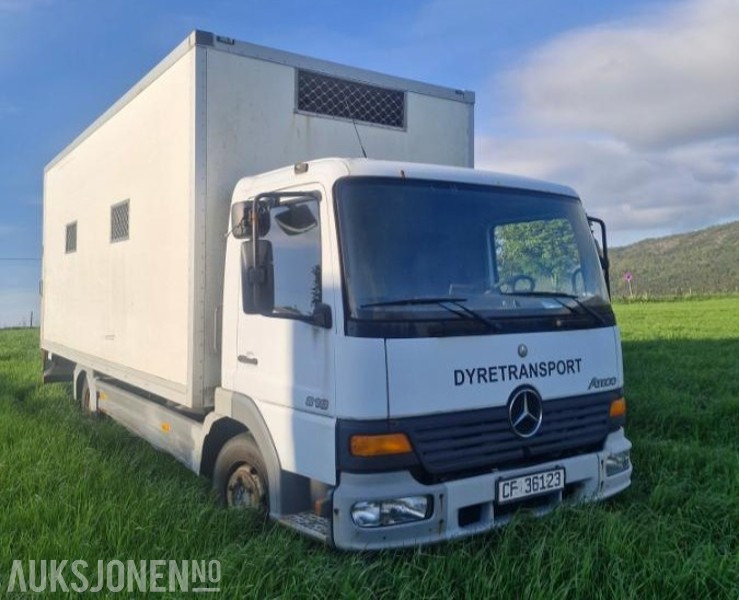2003 Mercedes-Benz 818 - Skapbil/dyretansportbil - Camião transporte de gado: foto 3 2003 Mercedes-Benz 818 - Skapbil/dyretansportbil - Camião transporte de gado: foto 3