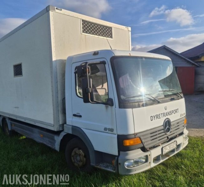 2003 Mercedes-Benz 818 - Skapbil/dyretansportbil - Camião transporte de gado: foto 4 2003 Mercedes-Benz 818 - Skapbil/dyretansportbil - Camião transporte de gado: foto 4
