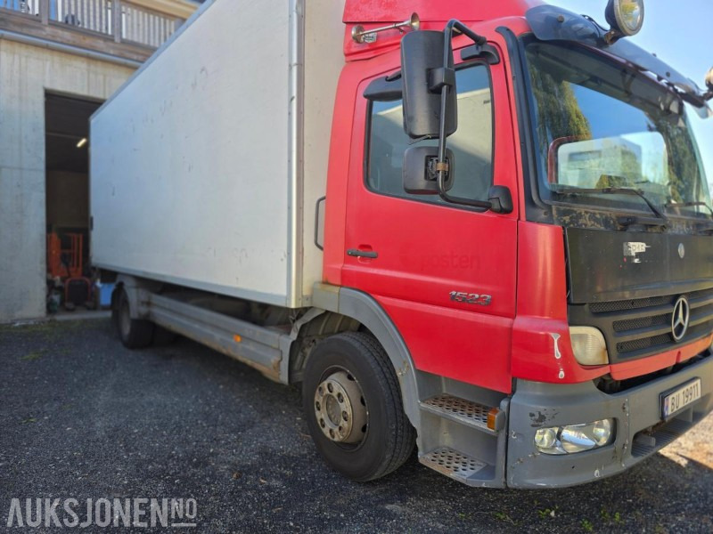 2005 Mercedes-Benz 1523L Atego, Reparasjonsobjekt - Camião furgão: foto 4 2005 Mercedes-Benz 1523L Atego, Reparasjonsobjekt - Camião furgão: foto 4