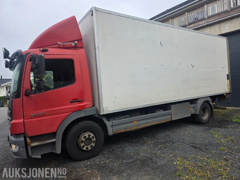 2005 Mercedes-Benz 1523L Atego, Reparasjonsobjekt - Camião furgão: foto 1 2005 Mercedes-Benz 1523L Atego, Reparasjonsobjekt - Camião furgão: foto 1