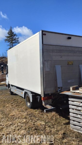 2006 Mercedes-Benz 818/33AT 7,5 skapbil ryggekamera s+v dekk kjetting - Camião furgão: foto 5 2006 Mercedes-Benz 818/33AT 7,5 skapbil ryggekamera s+v dekk kjetting - Camião furgão: foto 5