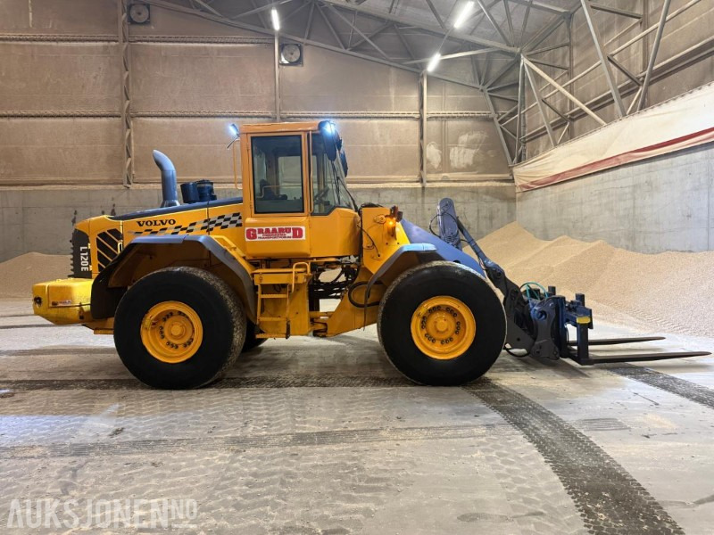 2006 Volvo L120E HJULLASTER M/STOR SNØSKUFF SENTRALSMØRING 3.FUNKSJON. - Pá carregadora de rodas: foto 2 2006 Volvo L120E HJULLASTER M/STOR SNØSKUFF SENTRALSMØRING 3.FUNKSJON. - Pá carregadora de rodas: foto 2