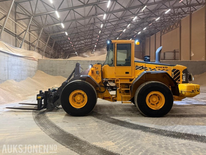2006 Volvo L120E HJULLASTER M/STOR SNØSKUFF SENTRALSMØRING 3.FUNKSJON. - Pá carregadora de rodas: foto 1 2006 Volvo L120E HJULLASTER M/STOR SNØSKUFF SENTRALSMØRING 3.FUNKSJON. - Pá carregadora de rodas: foto 1