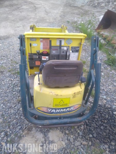 2007 Yanmar C12r beltedumper med treveis tipp - Dumper: foto 3 2007 Yanmar C12r beltedumper med treveis tipp - Dumper: foto 3