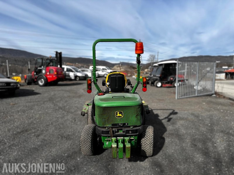 2008 John Deere 1565 Series II frontmontert gressklipper - Trator: foto 4 2008 John Deere 1565 Series II frontmontert gressklipper - Trator: foto 4