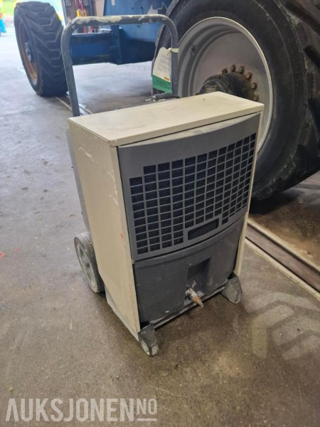 2011 Dantherm CDT40 Avfukter. - Equipamento de construção: foto 1 2011 Dantherm CDT40 Avfukter. - Equipamento de construção: foto 1