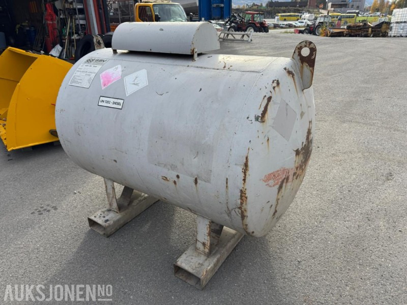 2011 Dieseltank 1000 liter med pumpe - Equipamento de construção: foto 1 2011 Dieseltank 1000 liter med pumpe - Equipamento de construção: foto 1