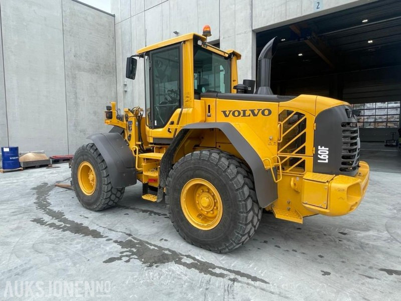 2011 VOLVO L60F HJULLASTER - SPAKSTYRING - NYE DEKK - BBS - 3-4 FUNKSJON - PALLEGAFLER - SKUFFE - KAMERA - MYE PÅKOSTET! - Pá carregadora de rodas: foto 4 2011 VOLVO L60F HJULLASTER - SPAKSTYRING - NYE DEKK - BBS - 3-4 FUNKSJON - PALLEGAFLER - SKUFFE - KAMERA - MYE PÅKOSTET! - Pá carregadora de rodas: foto 4