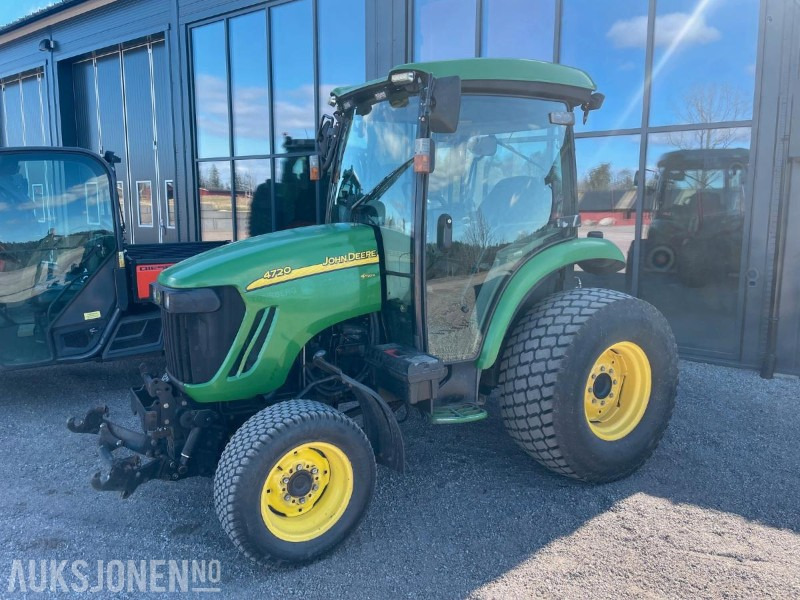 2012 John Deere 4720 traktor / 3.892 timer / Bakrutepusser / - Trator: foto 1 2012 John Deere 4720 traktor / 3.892 timer / Bakrutepusser / - Trator: foto 1