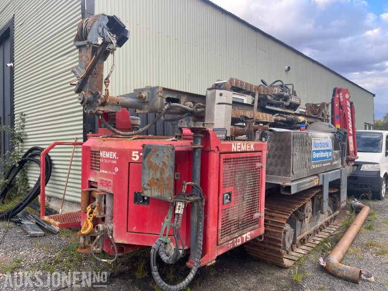 2012 Nemek 510 TS Borerigg med kran, 13724 Timer - Máquina de perfuração: foto 1 2012 Nemek 510 TS Borerigg med kran, 13724 Timer - Máquina de perfuração: foto 1