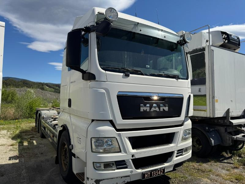 2013 MAN TGX 26.480 chassis med containerfester - Camião transportador de contêineres/ Caixa móvel: foto 2 2013 MAN TGX 26.480 chassis med containerfester - Camião transportador de contêineres/ Caixa móvel: foto 2