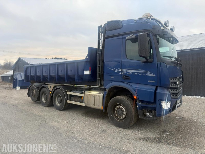 2014 Mercedes-Benz Arocs KROKBIL M/DUMPERKASSE EURO 6 SERVICEHISTORIKK NYLIG EU-GODKJENT 510HK - Camião polibenne: foto 2 2014 Mercedes-Benz Arocs KROKBIL M/DUMPERKASSE EURO 6 SERVICEHISTORIKK NYLIG EU-GODKJENT 510HK - Camião polibenne: foto 2