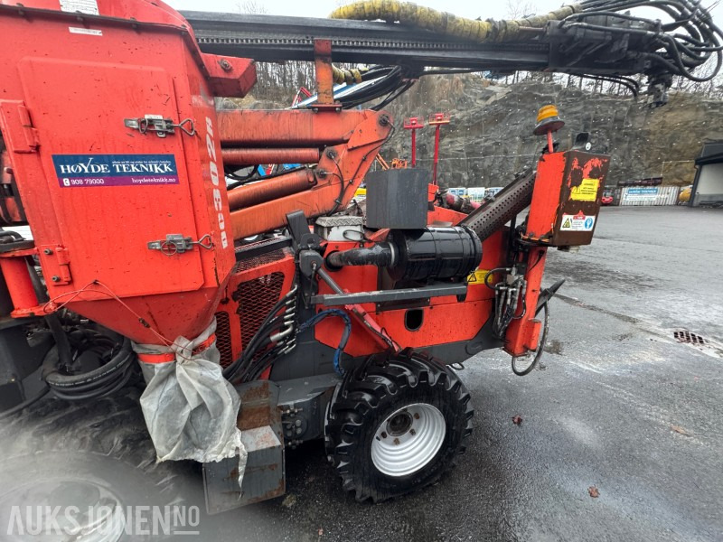 2014 Sandvik Tamrock DC302R borerigg - Máquina de perfuração: foto 5 2014 Sandvik Tamrock DC302R borerigg - Máquina de perfuração: foto 5