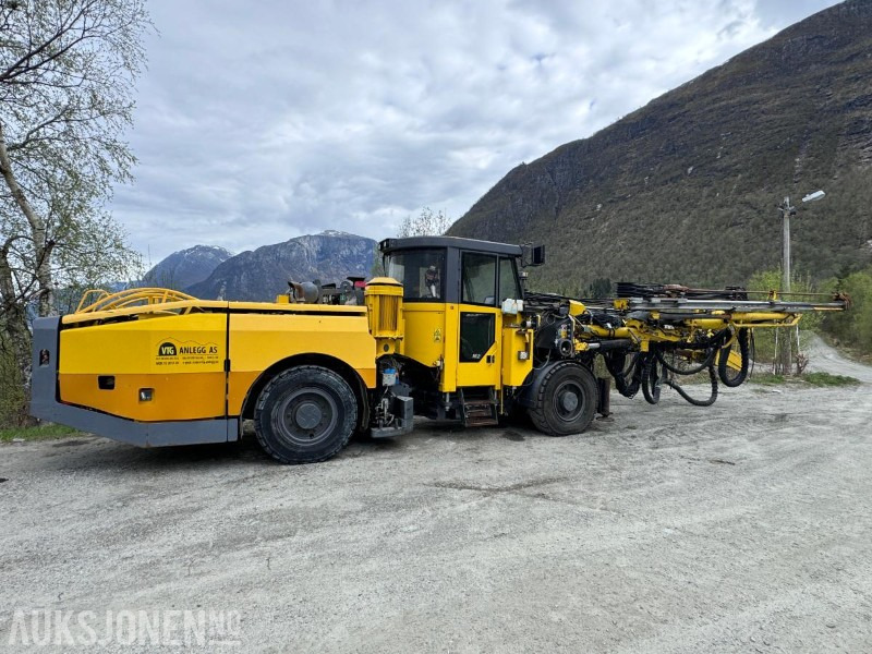 2015 Atlas Copco Boomer M2C - Gruve- og tunellborerigg - 2 boms rigg med personkurv - Máquina de perfuração: foto 5 2015 Atlas Copco Boomer M2C - Gruve- og tunellborerigg - 2 boms rigg med personkurv - Máquina de perfuração: foto 5