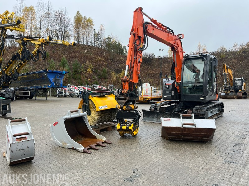 2015 Hitachi ZX-85-US-5 - Rail maskin med mye utstyr! - Escavadeira: foto 1 2015 Hitachi ZX-85-US-5 - Rail maskin med mye utstyr! - Escavadeira: foto 1