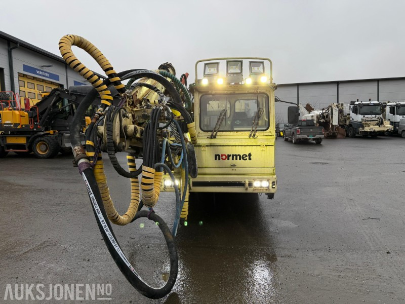 2015 Normet V50 Sprøyterigg, Tromler, tett hytte, DEFA, lavt timetall, reservehjul, Lys - Máquina de perfuração: foto 3 2015 Normet V50 Sprøyterigg, Tromler, tett hytte, DEFA, lavt timetall, reservehjul, Lys - Máquina de perfuração: foto 3