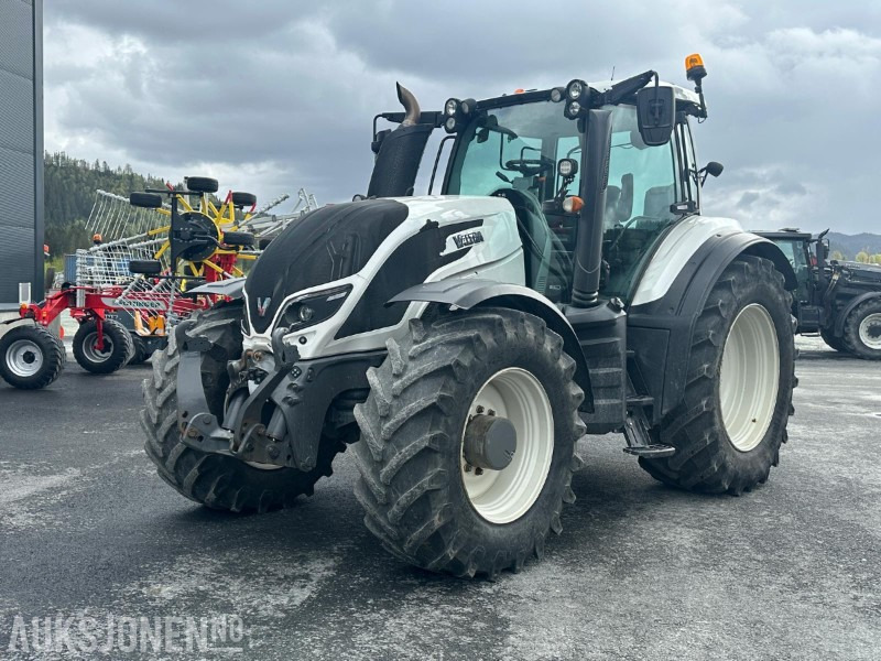 2015 Valtra T214D Versu Direct - Front Hydr. - EU OK 2027 - 50 km/t - Trator: foto 1 2015 Valtra T214D Versu Direct - Front Hydr. - EU OK 2027 - 50 km/t - Trator: foto 1