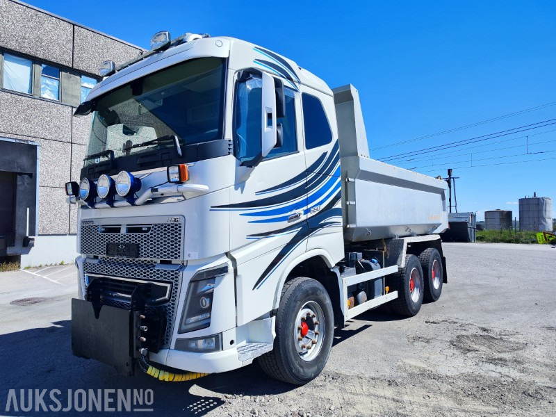 2015 Volvo FH650 Dumperkasse 6X4 med brøyteutstyr - Camião basculante: foto 2 2015 Volvo FH650 Dumperkasse 6X4 med brøyteutstyr - Camião basculante: foto 2