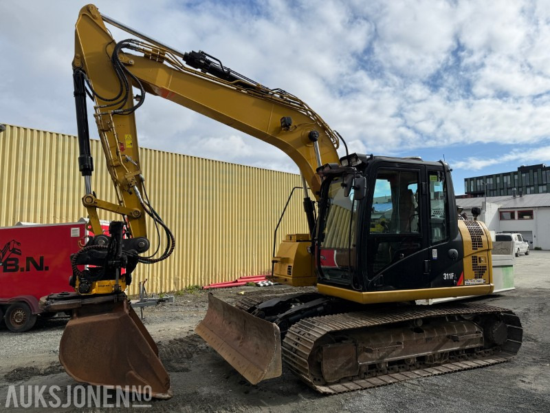 Escavadeira 2016 Cat 311FLRR med gripekassett, tiltrotator og pusseskuffe: foto 1