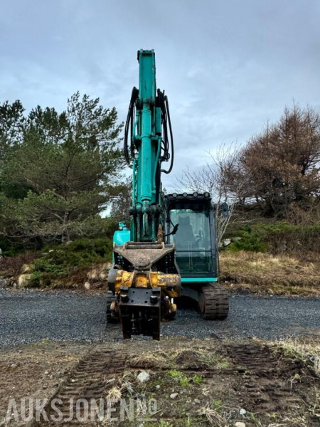 2016 Kobelco SK75SR-3E - 8,5 tonns gravemaskin med gummibelter - Tiltrotator - Pusskuffe - Bunkringspumpe - Sentralsmøring - Sertifisert - Escavadeira: foto 2 2016 Kobelco SK75SR-3E - 8,5 tonns gravemaskin med gummibelter - Tiltrotator - Pusskuffe - Bunkringspumpe - Sentralsmøring - Sertifisert - Escavadeira: foto 2