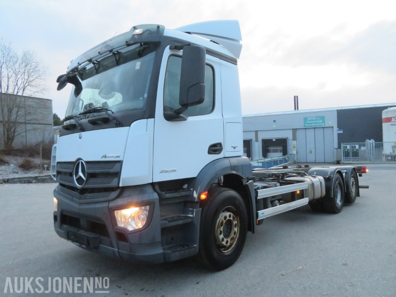 2016 Mercedes-Benz ANTOS 2535, kun 72109 km, automat, multiratt, ryggekamera, - Camião transportador de contêineres/ Caixa móvel: foto 1 2016 Mercedes-Benz ANTOS 2535, kun 72109 km, automat, multiratt, ryggekamera, - Camião transportador de contêineres/ Caixa móvel: foto 1