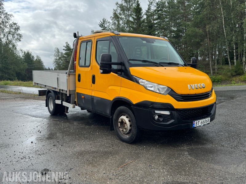 2017 Iveco Daily dobbelkabin m/kran, Webasto, innredning, inverter og vinterhjul - Camião de caixa aberta/ Plataforma: foto 3 2017 Iveco Daily dobbelkabin m/kran, Webasto, innredning, inverter og vinterhjul - Camião de caixa aberta/ Plataforma: foto 3