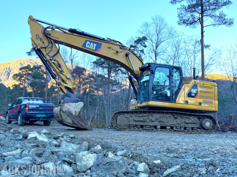 2018 Cat 320 - 4 890 timer - 2 skuffer og tiltrotator - CAT Premium serviceavtale - Escavadeira: foto 1 2018 Cat 320 - 4 890 timer - 2 skuffer og tiltrotator - CAT Premium serviceavtale - Escavadeira: foto 1