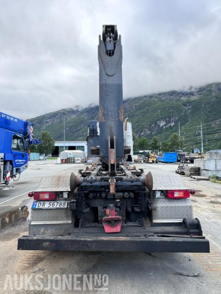2018 Volvo FH 550 - 8x4 Tridem - Krokløft - Brøyterigget - 10 tonns framaksel - Sideplog - 20 tonns krok med knekk og fjernstyring - Camião polibenne: foto 5 2018 Volvo FH 550 - 8x4 Tridem - Krokløft - Brøyterigget - 10 tonns framaksel - Sideplog - 20 tonns krok med knekk og fjernstyring - Camião polibenne: foto 5
