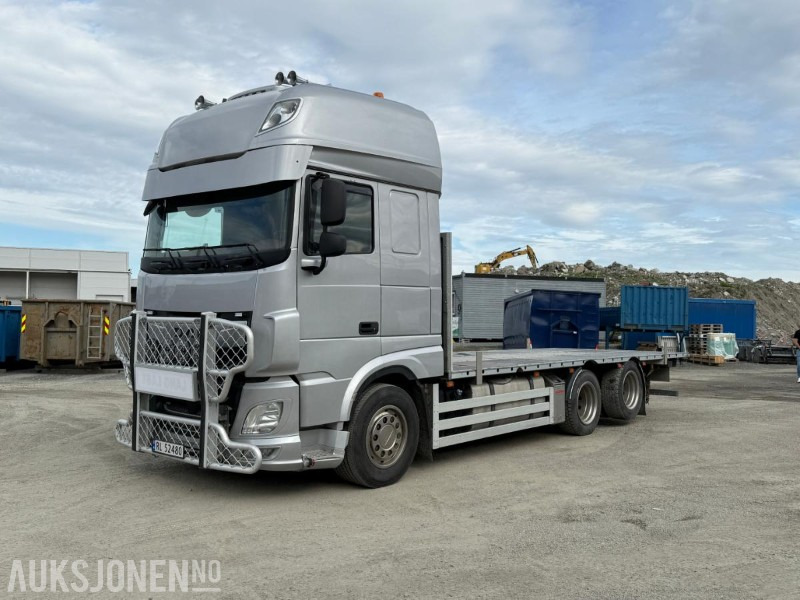 2019 DAF XF 530 FAS 6X2 Planbil - Strøere - Påkostet - VBG - 464432KM - Camião de caixa aberta/ Plataforma: foto 1 2019 DAF XF 530 FAS 6X2 Planbil - Strøere - Påkostet - VBG - 464432KM - Camião de caixa aberta/ Plataforma: foto 1