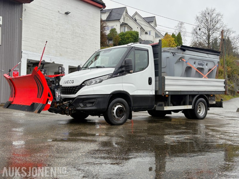 2019 Iveco Daily planbil m/ Hilltip IceStriker og Western Wide-Out brøyteplog - EU godkjent til 04.11.2026 - Camião de caixa aberta/ Plataforma: foto 1 2019 Iveco Daily planbil m/ Hilltip IceStriker og Western Wide-Out brøyteplog - EU godkjent til 04.11.2026 - Camião de caixa aberta/ Plataforma: foto 1