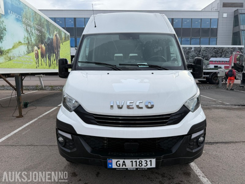 2020 Iveco Daily gass minibuss, luftfjæring, automat, 17 seter, lav km, ekstra seter, tilhengerfeste - Minibus, Furgão de passageiros: foto 2 2020 Iveco Daily gass minibuss, luftfjæring, automat, 17 seter, lav km, ekstra seter, tilhengerfeste - Minibus, Furgão de passageiros: foto 2
