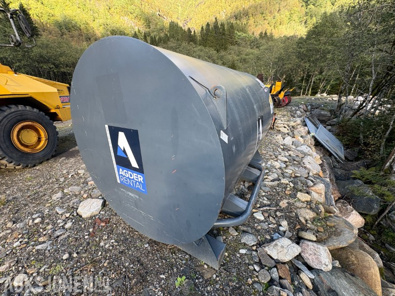 2021 Fuel Proof 4500 liter dobbelvegget dieseltank med pumpeanlegg - Equipamento de construção: foto 2 2021 Fuel Proof 4500 liter dobbelvegget dieseltank med pumpeanlegg - Equipamento de construção: foto 2