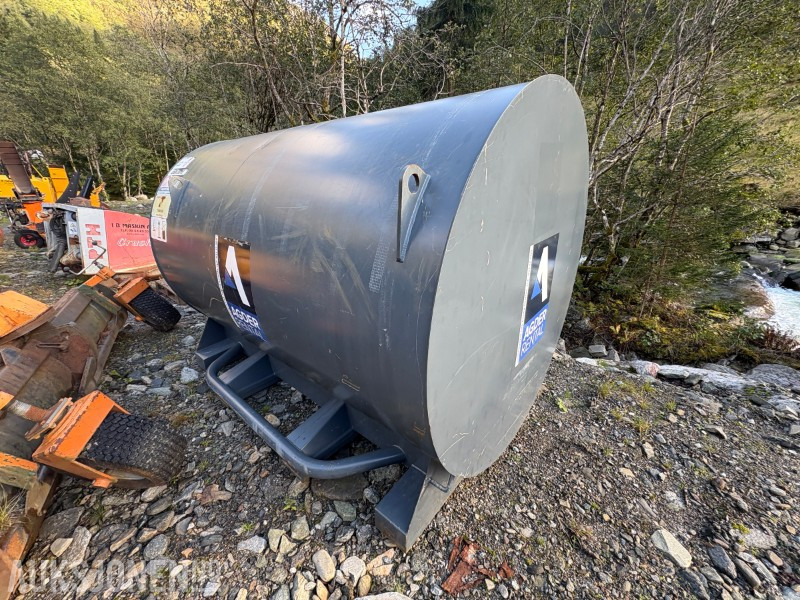 2021 Fuel Proof 4500 liter dobbelvegget dieseltank med pumpeanlegg - Equipamento de construção: foto 3 2021 Fuel Proof 4500 liter dobbelvegget dieseltank med pumpeanlegg - Equipamento de construção: foto 3