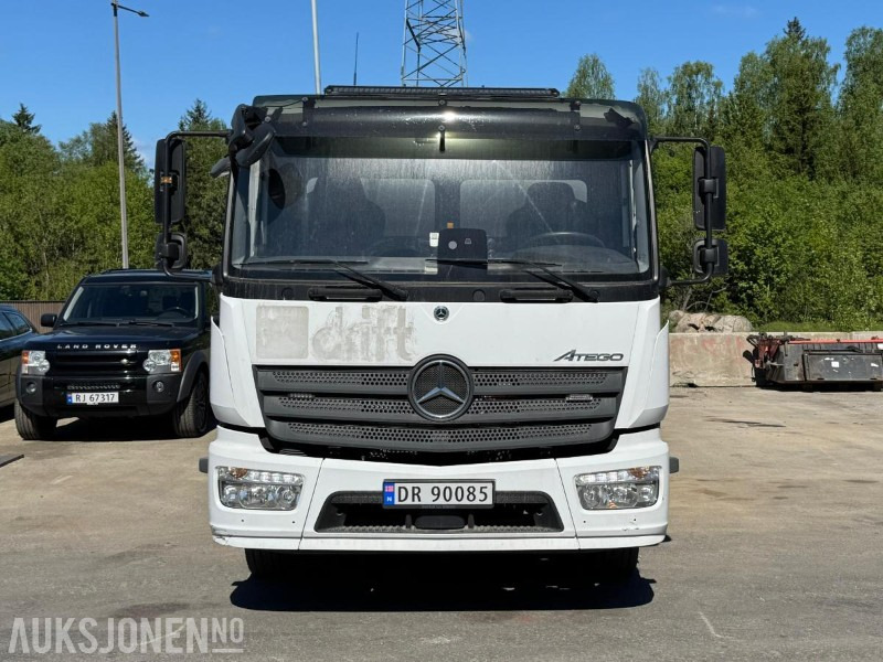 2021 Mercedes-Benz Atego 1530 lappebil/asfaltcontainer/hengsrød plan/adaptiv cruisecontrol/kamera - Camião de caixa aberta/ Plataforma: foto 2 2021 Mercedes-Benz Atego 1530 lappebil/asfaltcontainer/hengsrød plan/adaptiv cruisecontrol/kamera - Camião de caixa aberta/ Plataforma: foto 2