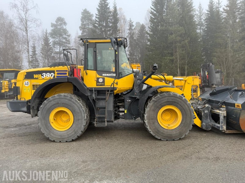 2022 Komatsu WA380-8E0 hjullaster – 2 150,9 timer, Hydr. pallegaffel og skuffe - Pá carregadora de rodas: foto 5 2022 Komatsu WA380-8E0 hjullaster – 2 150,9 timer, Hydr. pallegaffel og skuffe - Pá carregadora de rodas: foto 5