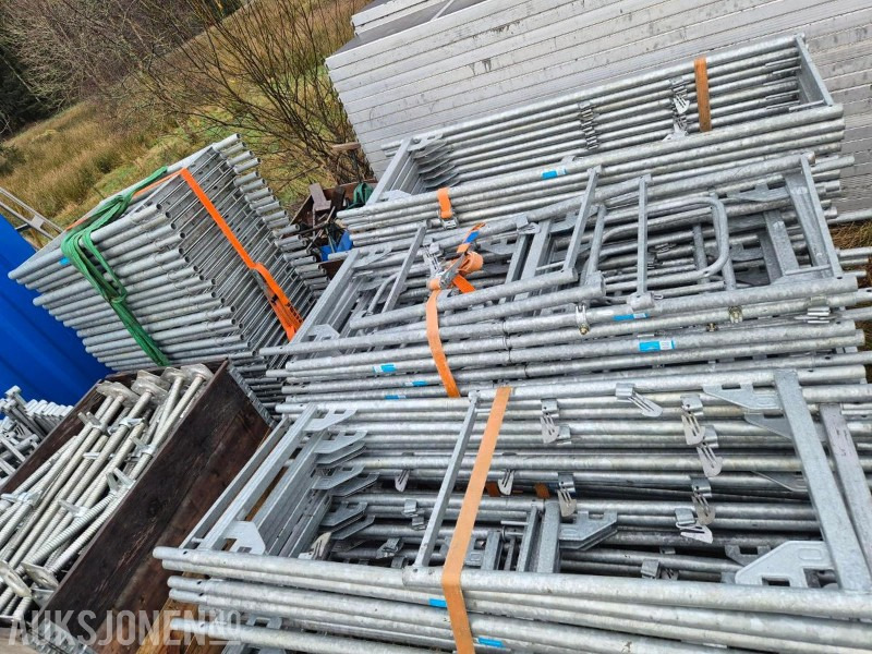 2023 Global Stillas - Stor stillaspakke - Fasadestillas - Brukt på kun 1 prosjekt - Equipamento de construção: foto 4 2023 Global Stillas - Stor stillaspakke - Fasadestillas - Brukt på kun 1 prosjekt - Equipamento de construção: foto 4