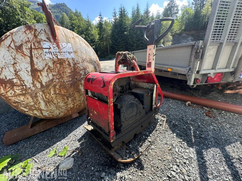 Equipamento de construção Bomag Reverserbar Vibroplate: foto 1