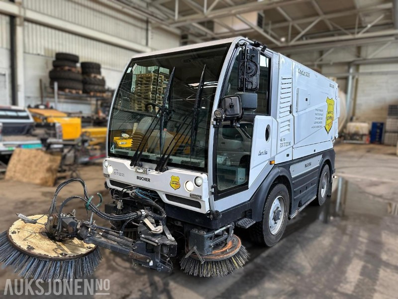Bucher CityCat 5006 feiemaskin - 160 hk Iveco | Euro 6 | joystick | 4-hjulsstyring | høytrykk - Equipamento de construção: foto 1 Bucher CityCat 5006 feiemaskin - 160 hk Iveco | Euro 6 | joystick | 4-hjulsstyring | høytrykk - Equipamento de construção: foto 1