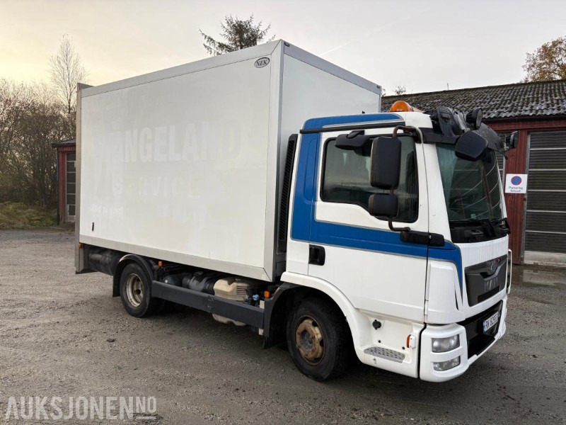 2013 MAN TGL 3 seter Euro6 4X2 skap m/varme og innredning - Camião: foto 4 2013 MAN TGL 3 seter Euro6 4X2 skap m/varme og innredning - Camião: foto 4