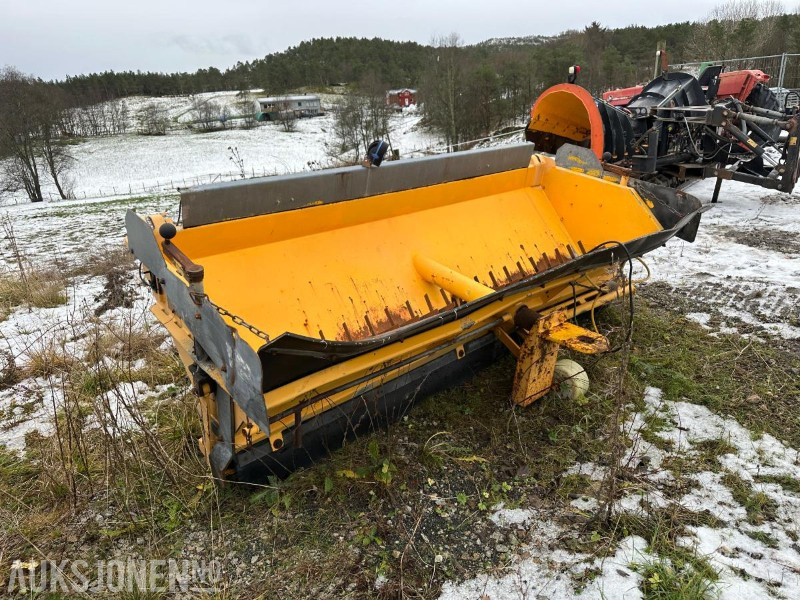 Falköping LB1000 Etterhengende strøkasse - Camião: foto 2 Falköping LB1000 Etterhengende strøkasse - Camião: foto 2