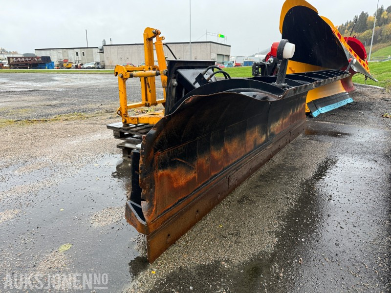 Gradmeko Plog med Markeringslys, Paralellogram og Fjærbelastet slitestål - Camião: foto 2 Gradmeko Plog med Markeringslys, Paralellogram og Fjærbelastet slitestål - Camião: foto 2