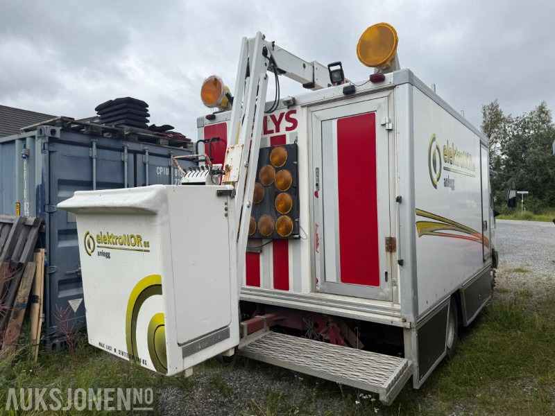 Iveco EuroCargo liftbil med kurv - 179 571 km - Webasto - Arbeidslys - Camião: foto 4 Iveco EuroCargo liftbil med kurv - 179 571 km - Webasto - Arbeidslys - Camião: foto 4