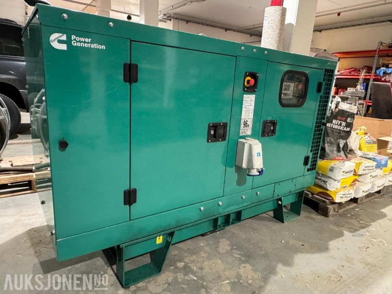 2022 Cummins Generator / Aggregat - Model C22D5 - 230 V - 22 kVA / 17.6 kW - Dieselaggregat - Equipamento para Máquina de construção: foto 3 2022 Cummins Generator / Aggregat - Model C22D5 - 230 V - 22 kVA / 17.6 kW - Dieselaggregat - Equipamento para Máquina de construção: foto 3