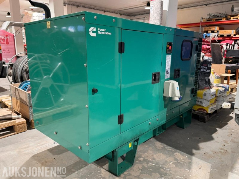 2022 Cummins Generator / Aggregat - Model C22D5 - 230 V - 22 kVA / 17.6 kW - Dieselaggregat - Equipamento para Máquina de construção: foto 5 2022 Cummins Generator / Aggregat - Model C22D5 - 230 V - 22 kVA / 17.6 kW - Dieselaggregat - Equipamento para Máquina de construção: foto 5