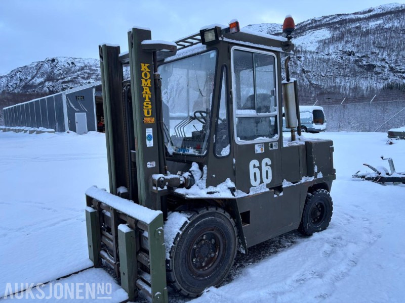 1986 Komatsu FD-45-T4 motvekts truck - Equipamento de movimentação: foto 1 1986 Komatsu FD-45-T4 motvekts truck - Equipamento de movimentação: foto 1