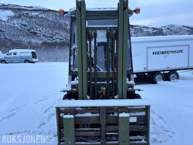 1986 Komatsu FD-45-T4 motvekts truck - Equipamento de movimentação: foto 3 1986 Komatsu FD-45-T4 motvekts truck - Equipamento de movimentação: foto 3